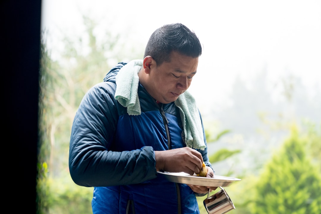 remote worker eating healthy meal